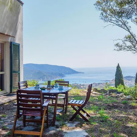 Holiday home Awesome In